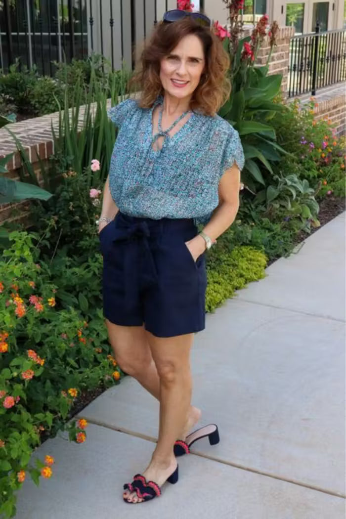 <p>CUSTOMERS LOVE JONES BOUTIQUE</p>